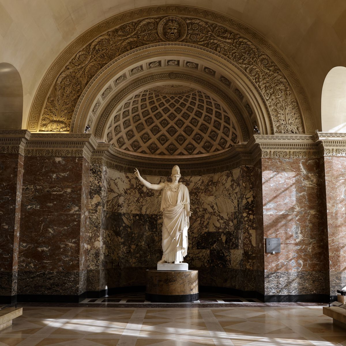 Pallas de Velletri Marbre de Carrare, Ier si&egrave;cle de notre &egrave;re &copy; France Info