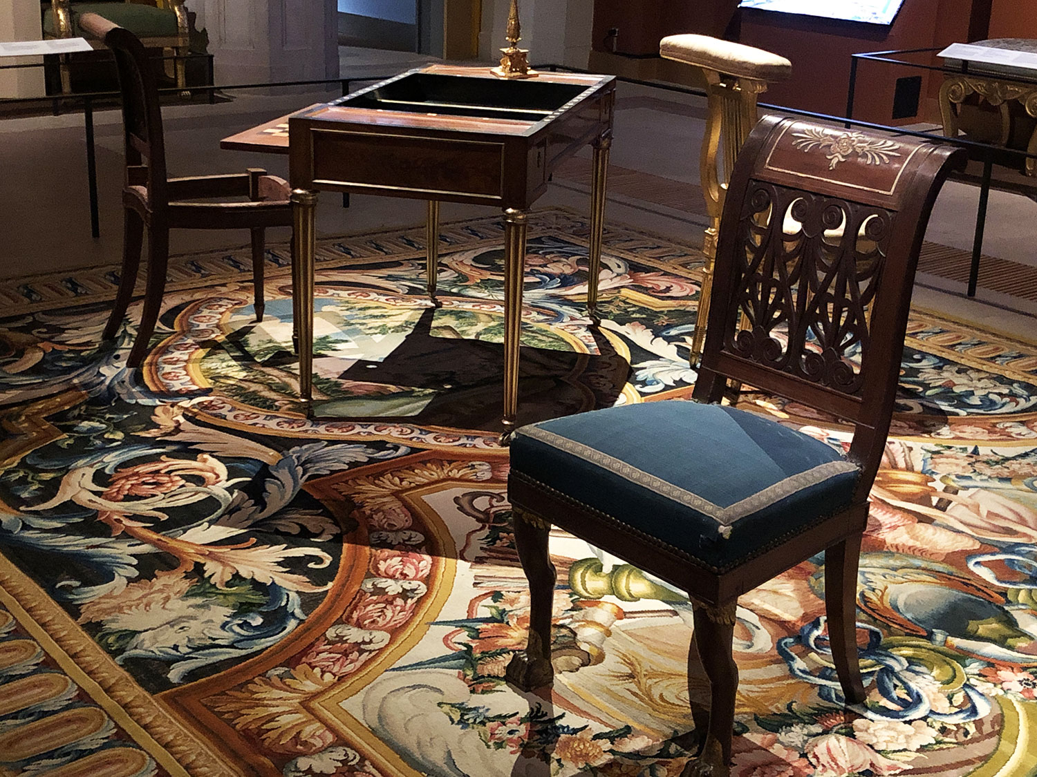 Chaise voyeuse en bois sculpt&eacute; et dor&eacute; par Jacob fr&egrave;res (1796 - 1803), vers 1802 - 1803 &copy; Marielle Brie de Lagerac